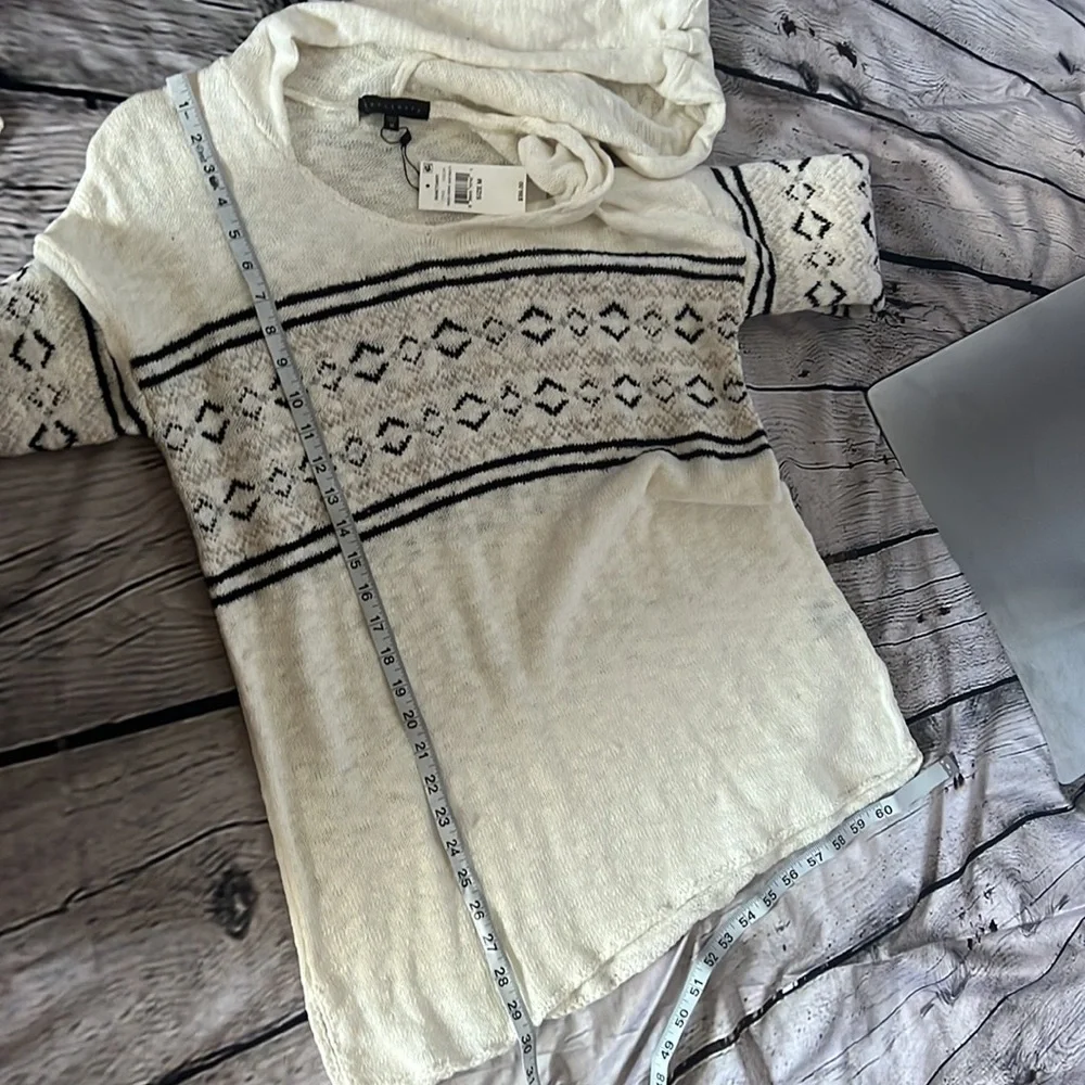 EMBROIDERED HOODED PULLOVER SWEATER